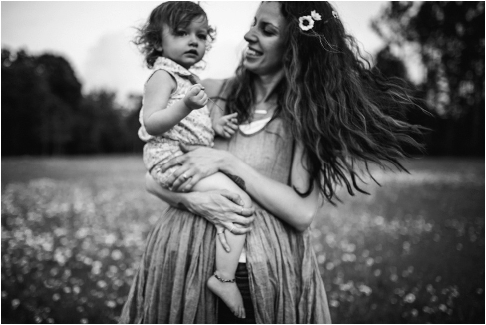 photo of mom and little daughter in the field | jacksonville children photographer