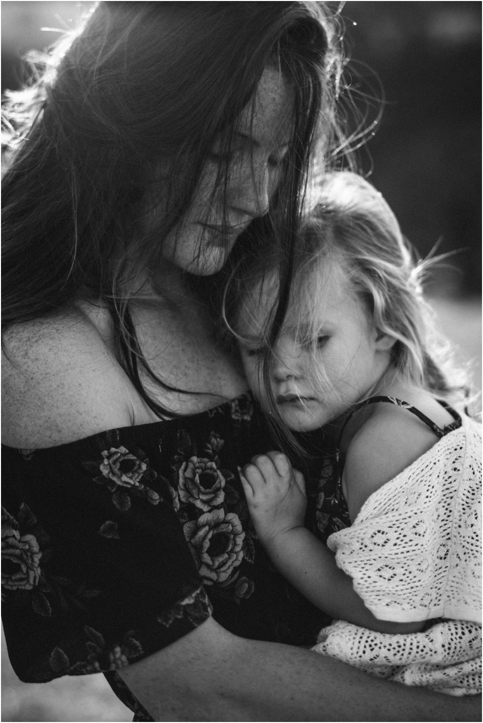 mother and daughter hugging | Jacksonville Children Photographer