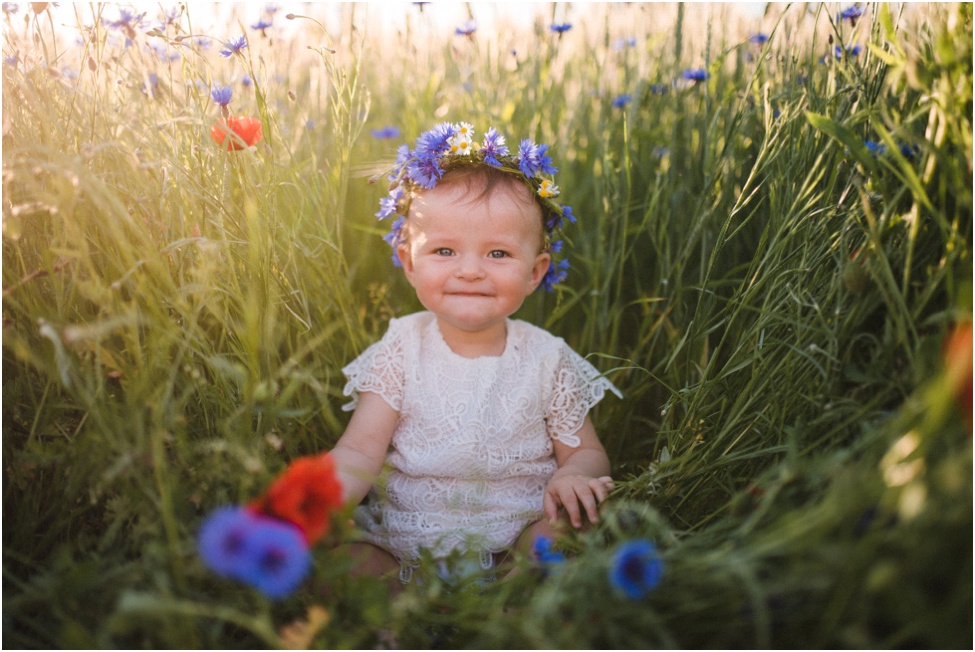 Little flower child and her family | session in the field by Jacksonville photographer
