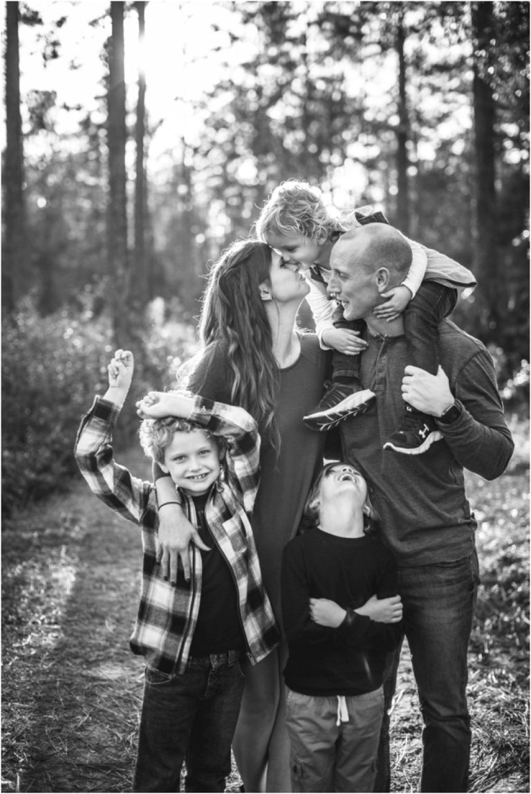 Date in the park with family of five. Jacksonville, Ponte Vedra, Neptune Beach children photographer. Emotive family sessions.