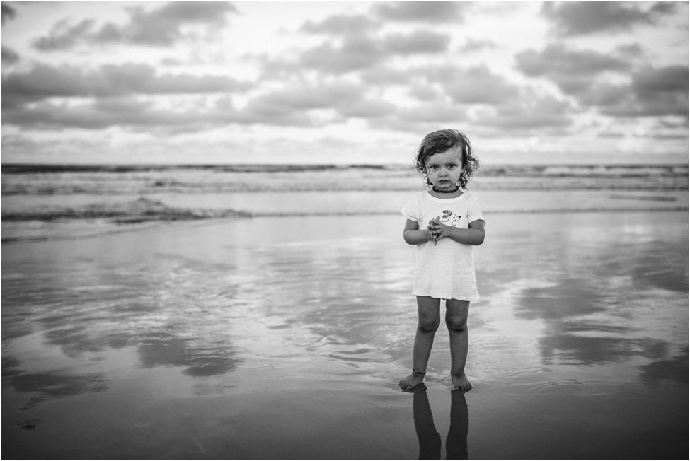 Mentoring session with Jacksonville photographer. Children and family photography. Photo education. Emotive beach session.