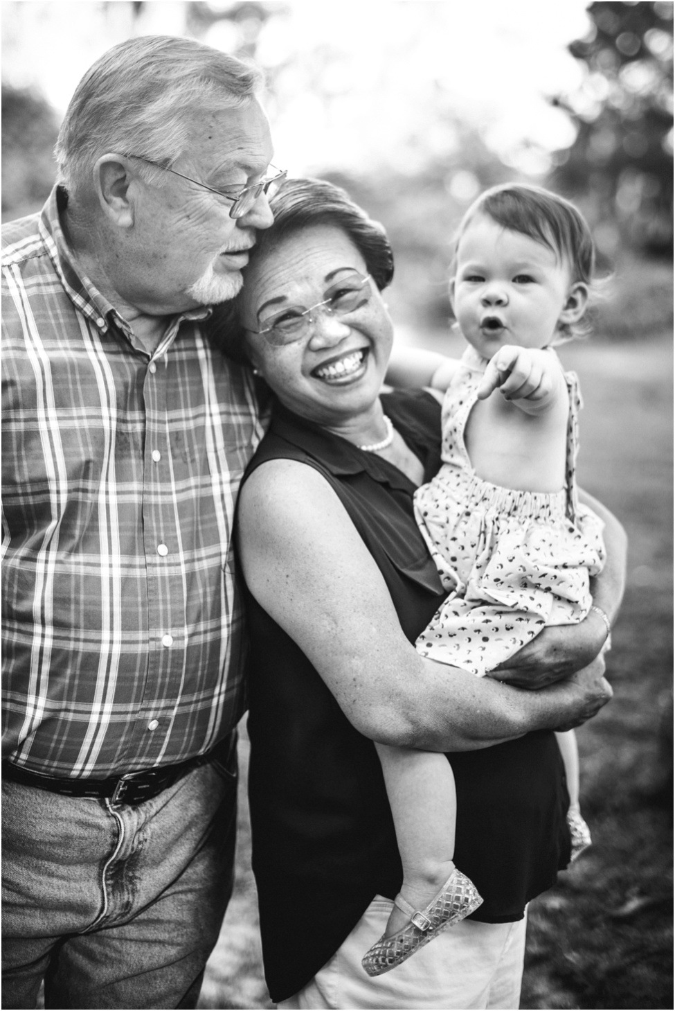 Jacksonville family photographer. Grandparents session in the park. Children photographer in North East Florida. Baby girl with her grandma and grandpa. Kids photographer Jacksonville Florida. Family session Jacksonville Beach, Ponte Vedra, St. Augustine