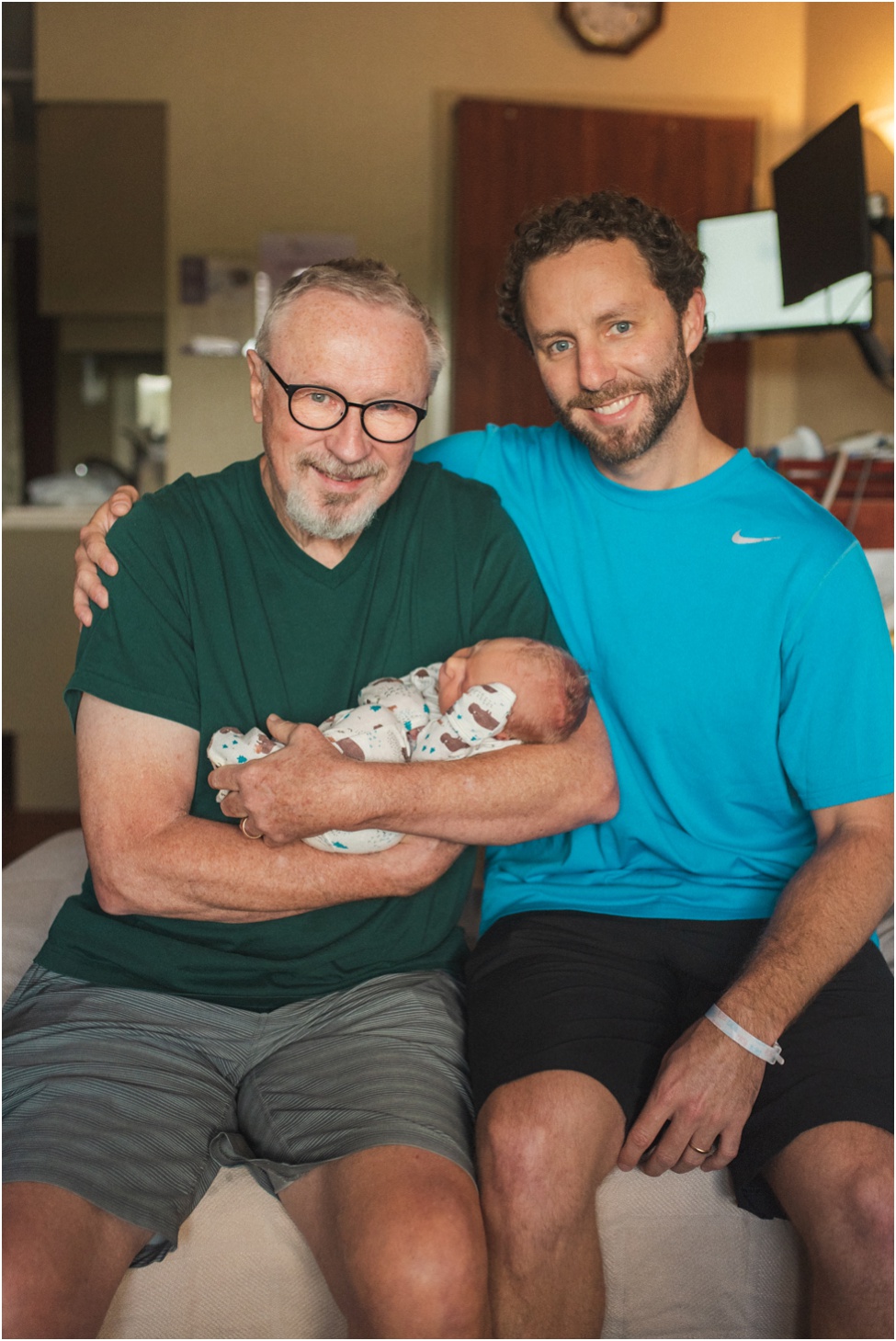 Bigger family, first 48 hours hospital session | Jacksonville newborn photographer