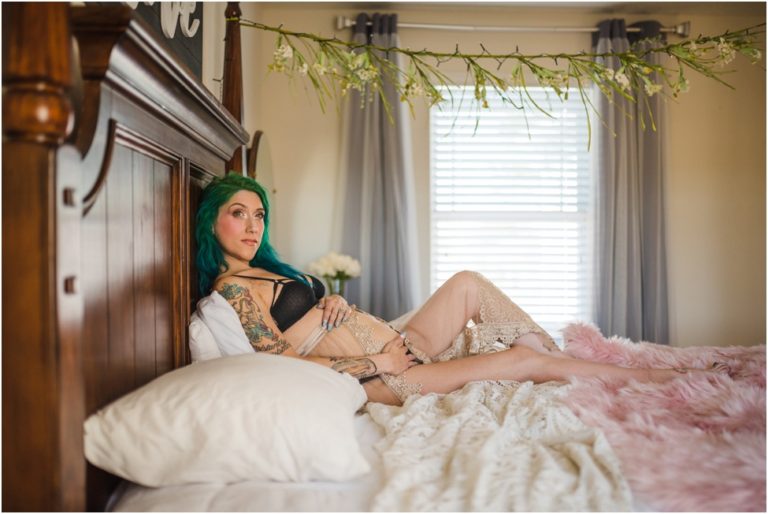 Boudoir maternity photographer | Jacksonville pregnancy session