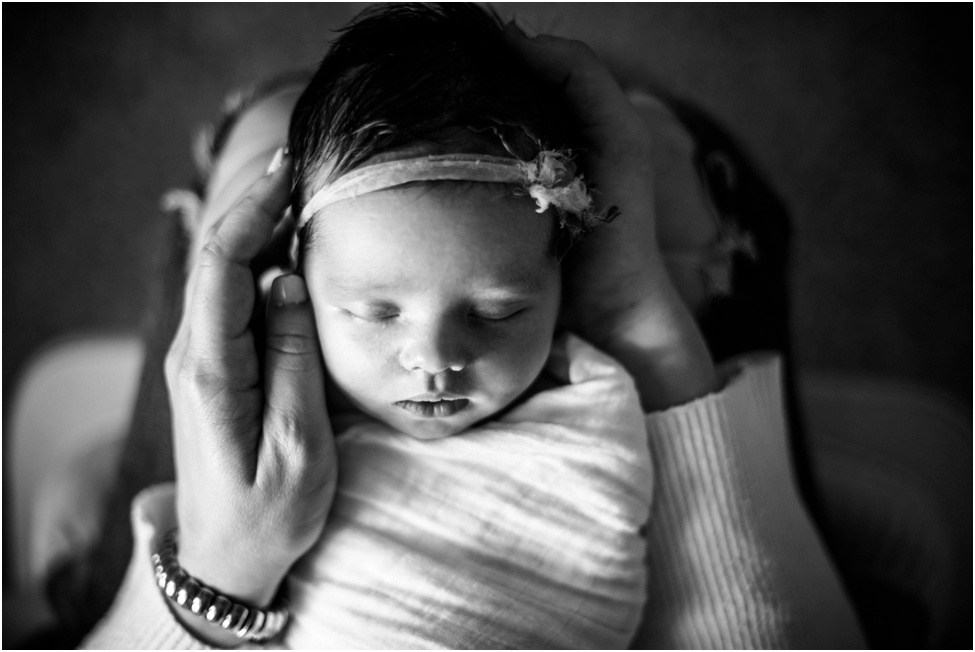 Jacksonville newborn photographer. 10 days old baby girl and her home_0077.jpg