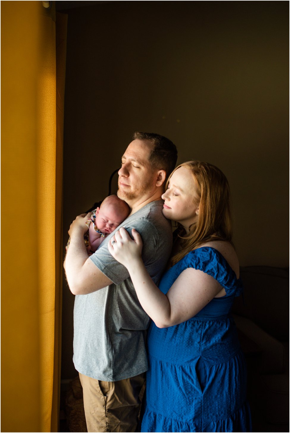 Jacksonville parents with their baby. Jax at home newborn session. At home newborn session Jacksonville Florida_0016.jpg