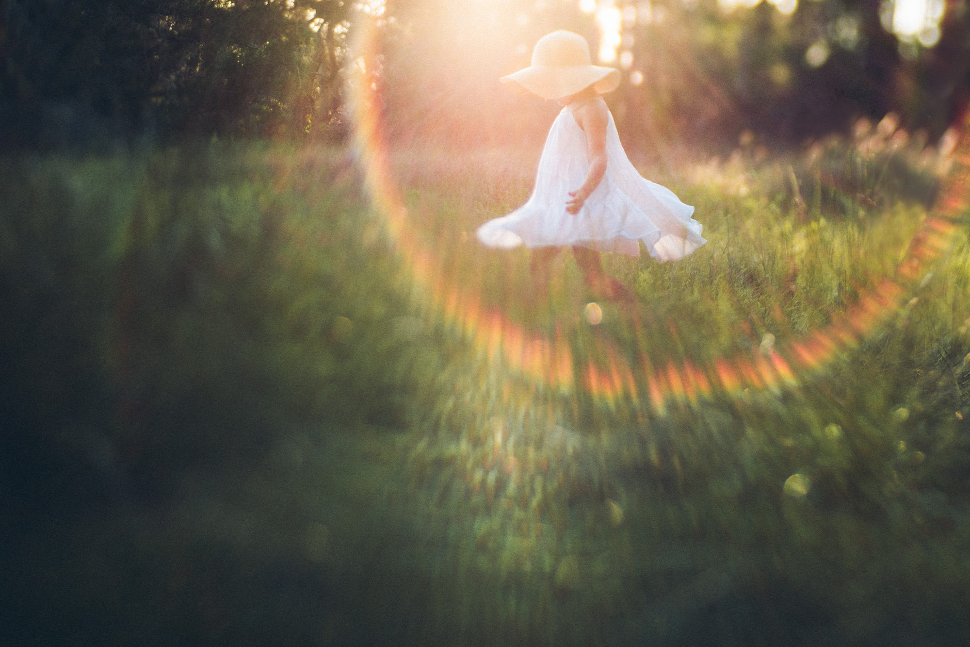 little girl running through the grass in a jacksonville childrens photoshoot
