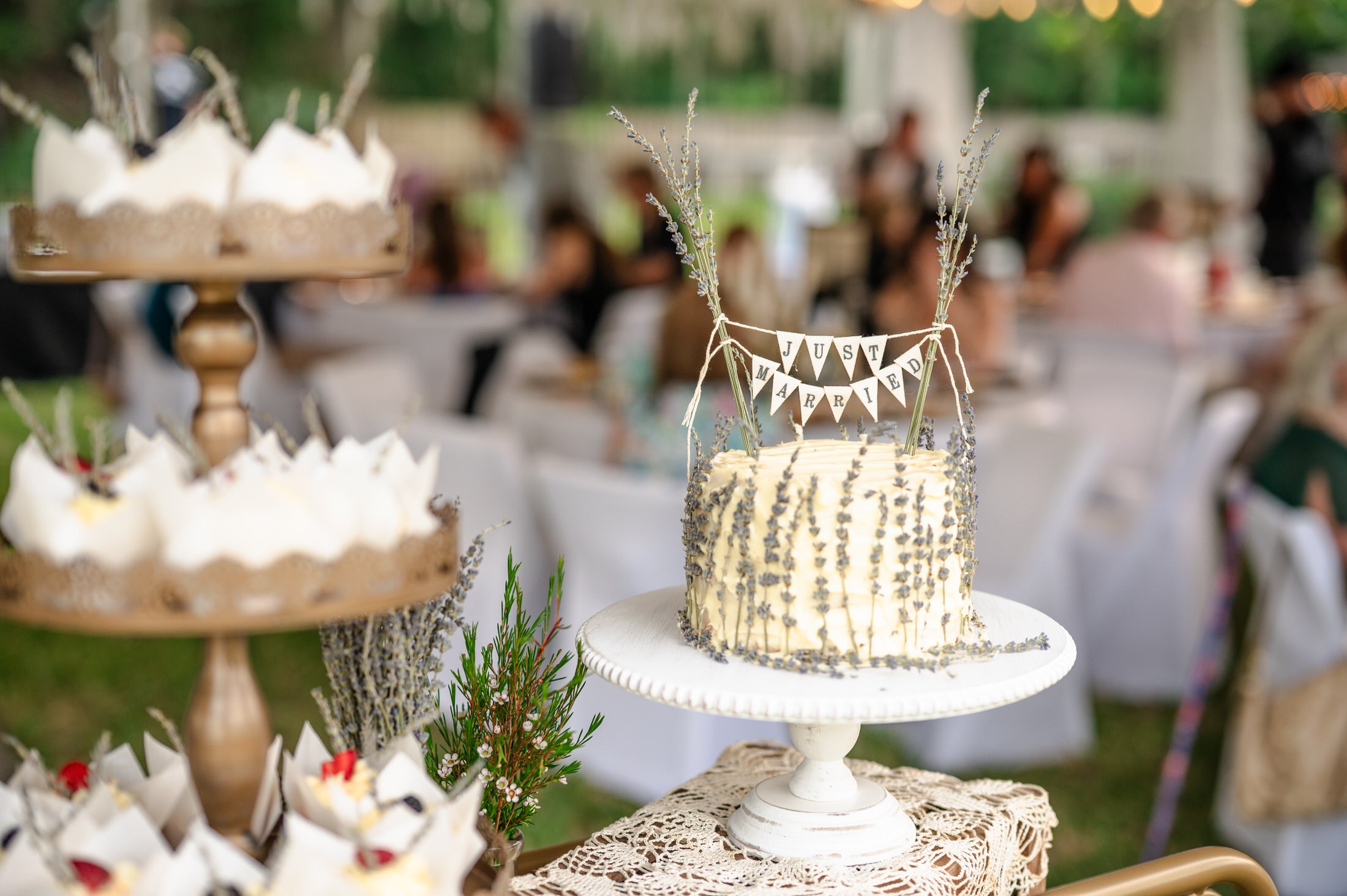 close up of cake in a jacksonville wedding photoshoot